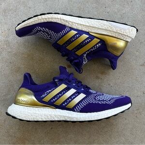 adidas Ultra Boost Washington Huskies Purple Gold UW Sneakers Men’s Size 9